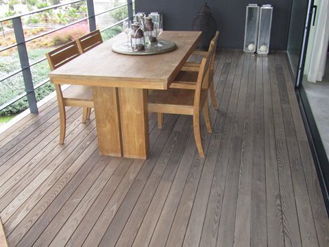 Co położyć na balkon?