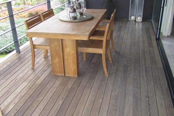 Co położyć na balkon?